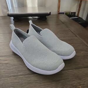 New Comfort Low Vamp Slip On Sneakers Women Grey Memory Foam Size 6½